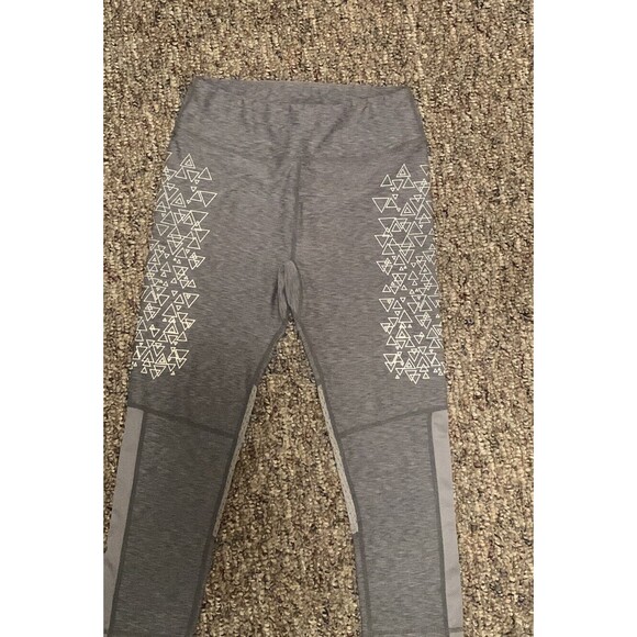 R8 activewear heathered gray Capri cropped leggings w/ mesh & reflective detail - Picture 3 of 6